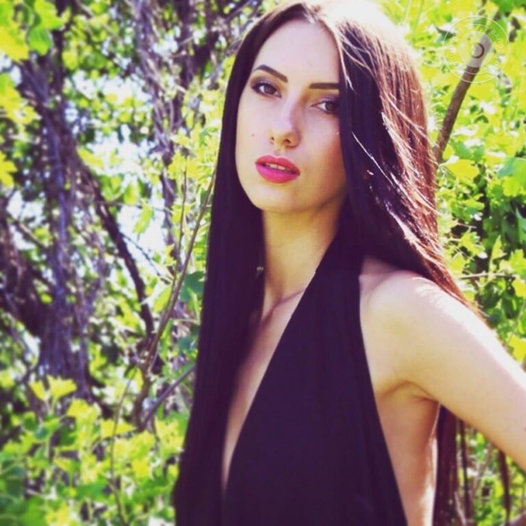 Знакомство рядом без регистрации с телефонами и фотографии девушками рядом со мной